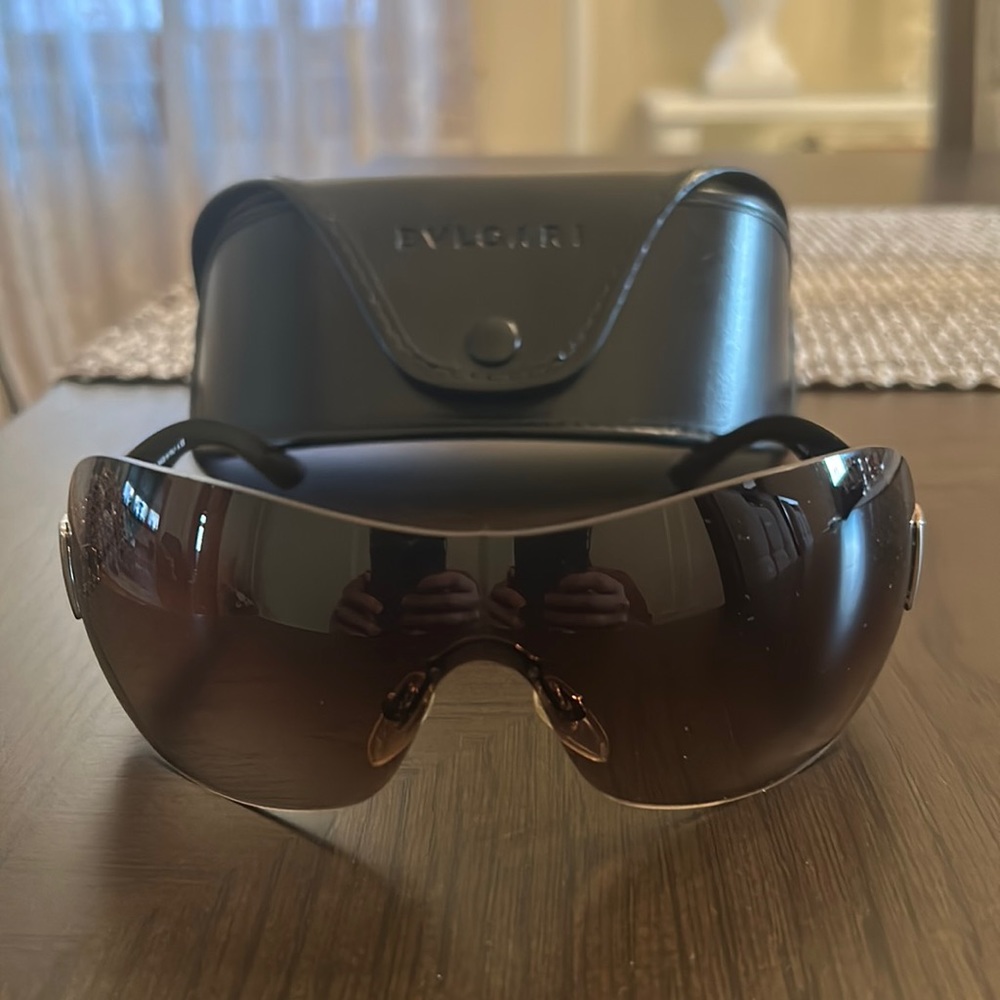 Bvlgari sunglasses with case and cloth. Authentic Brand new never used.